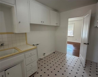 511 E Harmon Drive - Photo Thumbnail 10