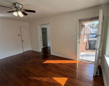 511 E Harmon Drive - Photo Thumbnail 15