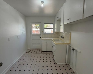 511 E Harmon Drive - Photo Thumbnail 9