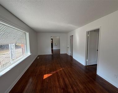 511 E Harmon Drive - Photo Thumbnail 2