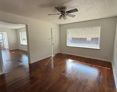 511 E Harmon Drive - Photo Thumbnail 14