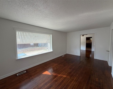 511 E Harmon Drive - Photo Thumbnail 3