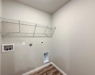 1609 Vermilion Lane - Photo Thumbnail 7