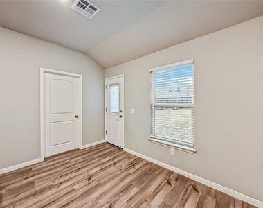 1609 Vermilion Lane - Photo Thumbnail 4