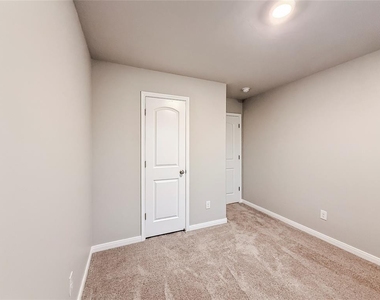 1609 Vermilion Lane - Photo Thumbnail 12
