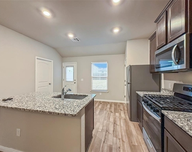 1609 Vermilion Lane - Photo Thumbnail 6