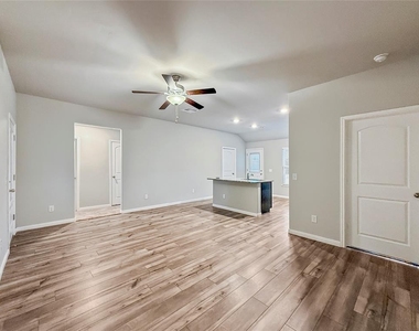 1609 Vermilion Lane - Photo Thumbnail 3