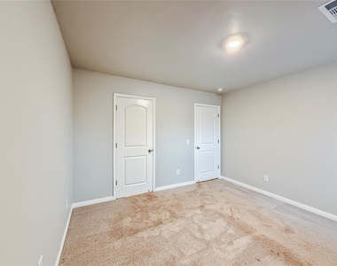 1609 Vermilion Lane - Photo Thumbnail 9