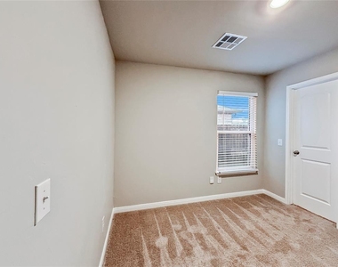 1609 Vermilion Lane - Photo Thumbnail 13