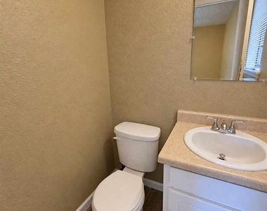 9717 Ne 2nd Street - Photo Thumbnail 11