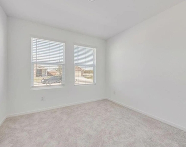 2032 Derby Lane - Photo Thumbnail 14