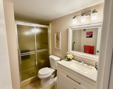 300 Ne 26th Avenue - Photo Thumbnail 7
