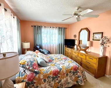 300 Ne 26th Avenue - Photo Thumbnail 6