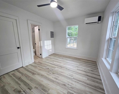 2137 Nw 29th Street - Photo Thumbnail 7