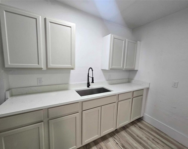 2137 Nw 29th Street - Photo Thumbnail 4
