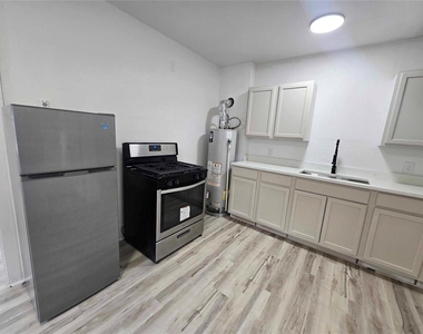 2137 Nw 29th Street - Photo Thumbnail 3