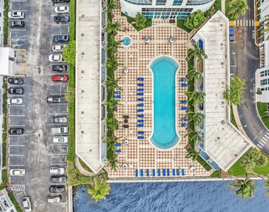 1945 S Ocean Drive - Photo Thumbnail 21