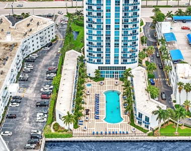 1945 S Ocean Drive - Photo Thumbnail 19