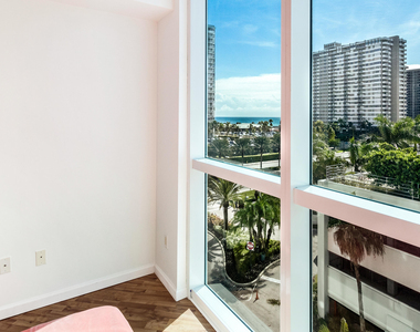 1945 S Ocean Drive - Photo Thumbnail 10