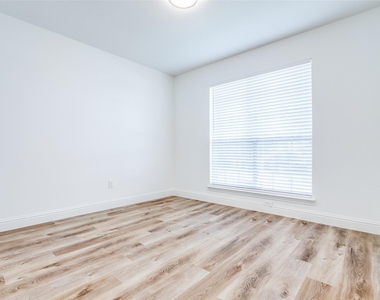 8341 Edgewater Drive - Photo Thumbnail 20