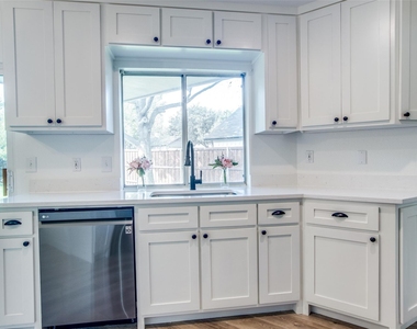 8341 Edgewater Drive - Photo Thumbnail 11