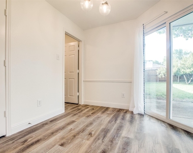 8341 Edgewater Drive - Photo Thumbnail 12