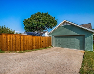 8341 Edgewater Drive - Photo Thumbnail 24