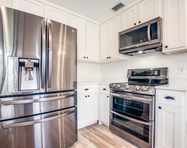 8341 Edgewater Drive - Photo Thumbnail 10