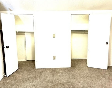 1901 E Lindsey Street - Photo Thumbnail 11