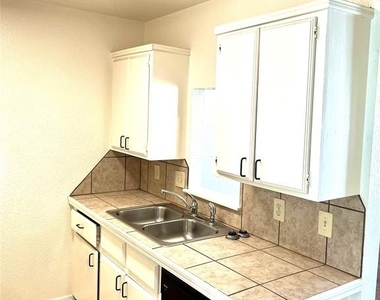 1901 E Lindsey Street - Photo Thumbnail 4
