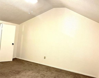 1901 E Lindsey Street - Photo Thumbnail 10