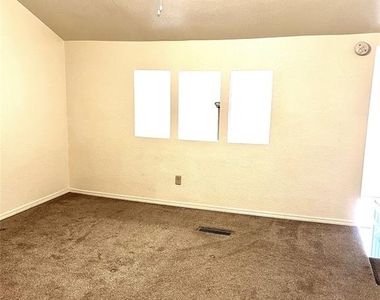 1901 E Lindsey Street - Photo Thumbnail 12