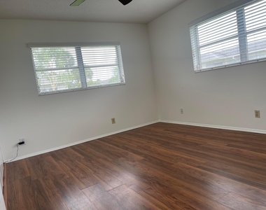 2731 Emory Drive W - Photo Thumbnail 13