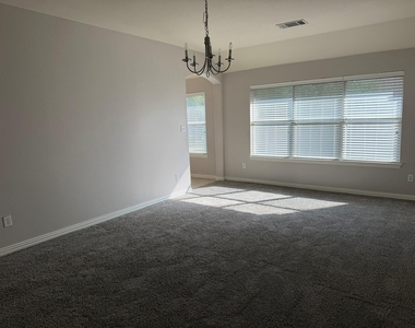 8101 Juliette Drive - Photo Thumbnail 4