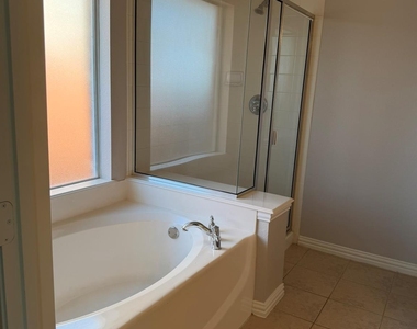 8101 Juliette Drive - Photo Thumbnail 12