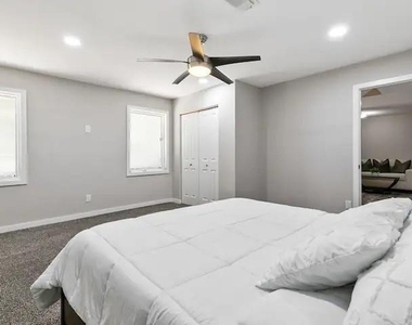 2030 Klondike Street - Photo Thumbnail 12