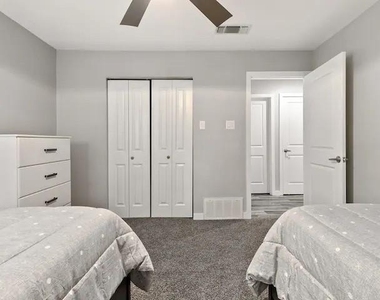 2030 Klondike Street - Photo Thumbnail 8