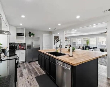 2030 Klondike Street - Photo Thumbnail 2