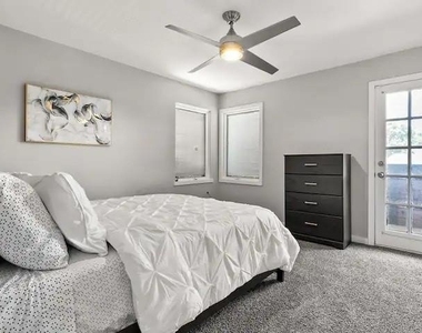 2030 Klondike Street - Photo Thumbnail 10