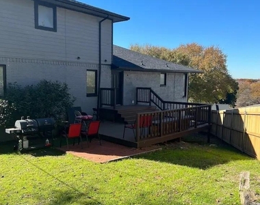 2030 Klondike Street - Photo Thumbnail 18