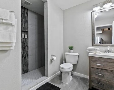 2030 Klondike Street - Photo Thumbnail 14
