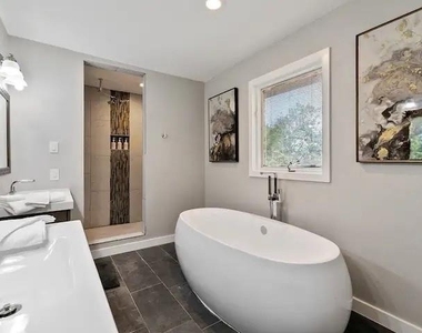 2030 Klondike Street - Photo Thumbnail 7