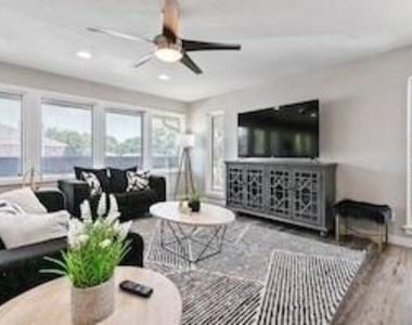 2030 Klondike Street - Photo Thumbnail 1