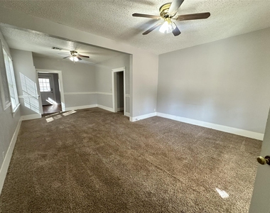 1520 Woodlawn Avenue - Photo Thumbnail 5