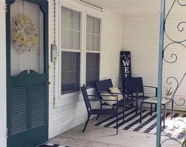 1520 Woodlawn Avenue - Photo Thumbnail 2