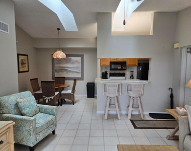 2512 Se Anchorage Cove - Photo Thumbnail 1