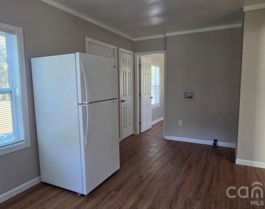 916 Mountain Crest Drive - Photo Thumbnail 3
