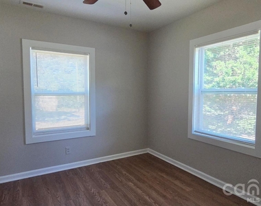916 Mountain Crest Drive - Photo Thumbnail 7