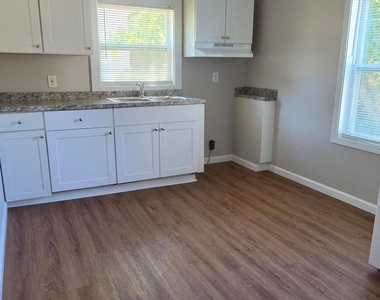 916 Mountain Crest Drive - Photo Thumbnail 1