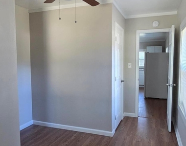 916 Mountain Crest Drive - Photo Thumbnail 5